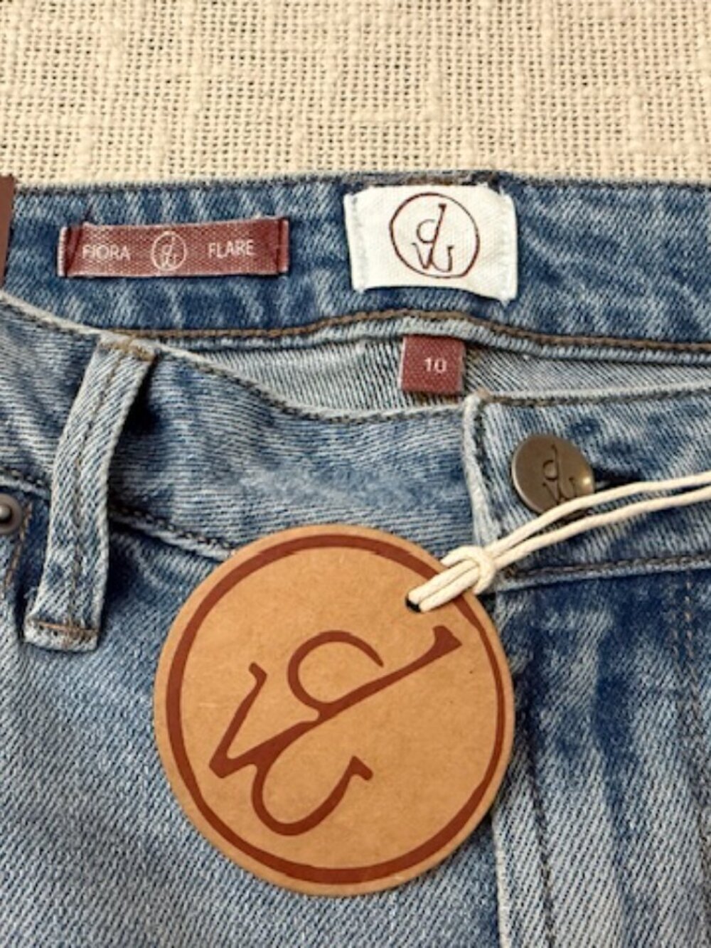 Driftwood Fiora Flare Jeans Light Wash Embroidered Floral Boho Festival 10 NWT - Picture 6 of 6